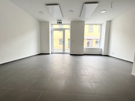 46m²-Geschäftslokal: 2 Etagen, Nähe Schloss Schönbrunn