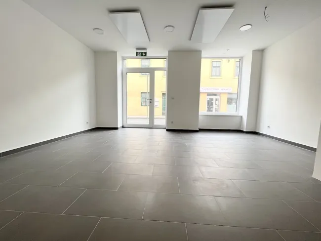 46m²-Geschäftslokal: 2 Etagen, Nähe Schloss Schönbrunn - Bild