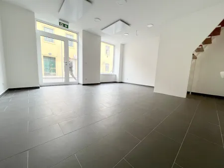 46m²-Geschäftslokal: 2 Etagen, Nähe Schloss Schönbrunn
