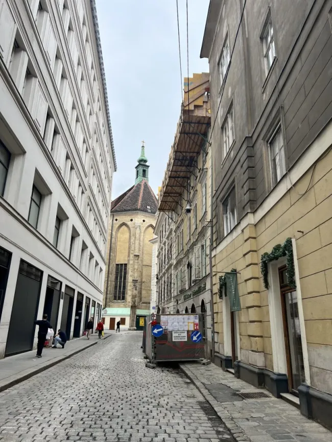 Rarität Nähe Graben - Gastronomie- / Retailfläche in traditionsreicher Bestlage - Titelbild