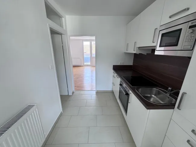 Tolle Starterwohnung mit Balkon und guter Infrastruktur - Bild