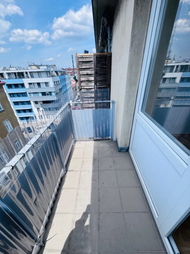 Tolle Starterwohnung mit Balkon und guter Infrastruktur - Titelbild