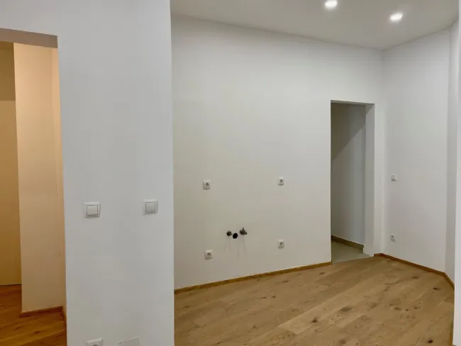 Schön sanierte 2 Zimmer Altbauwohnung mit perfekter Verkehrsanbindung in 1160 Wien - Bild