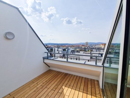 Sommer-Special: Jetzt nur die halbe Provision zahlen - bis 31.08.2026. Sonnige Dachgeschoß-Wohnung mit Terrasse in Bestlage des 15. Bezirkes zu kaufen