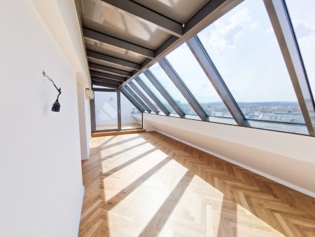 Sommer-Special: Jetzt nur die halbe Provision zahlen - bis 31.08.2026. Sonnige Dachgeschoß-Wohnung mit Terrasse in Bestlage des 15. Bezirkes zu kaufen