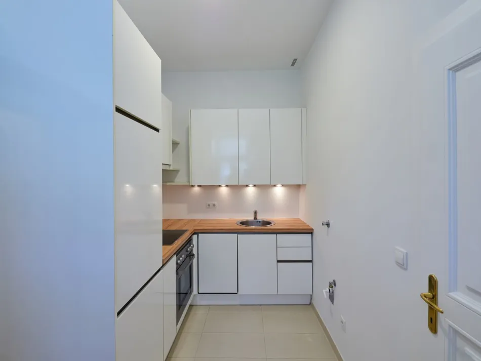 Gartentraum mitten in der Stadt - 1 Zimmer Wohnung mit privatem Keller in Bestlage des 7. Bezirks - Bild