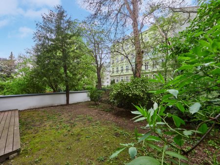 Gartentraum mitten in der Stadt - 1 Zimmer Wohnung mit privatem Keller in Bestlage des 7. Bezirks