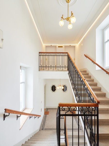 Jetzt sparen: Bis 31.08.2026 nur die halbe Provision - Top sanierter Stilaltbau - 2 Zimmer Wohnung