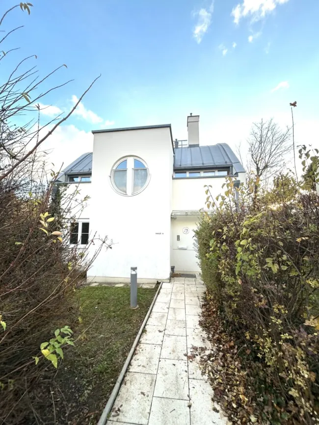 Prestige Living in Sievering: Großzügige Gartenwohnung mit Stil - Titelbild