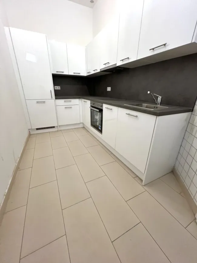 67m² Stadtwohnung mit Einbauküche, modernisiert für 385.000 € - Bild