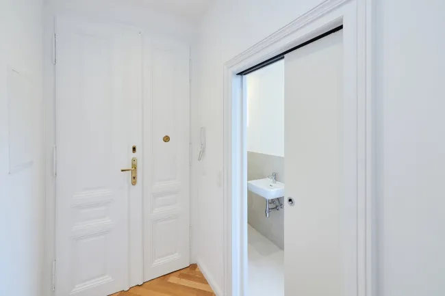 Erstbezug nach Sanierung - 1-Zimmer-Wohnung in zentraler Lage - Bild
