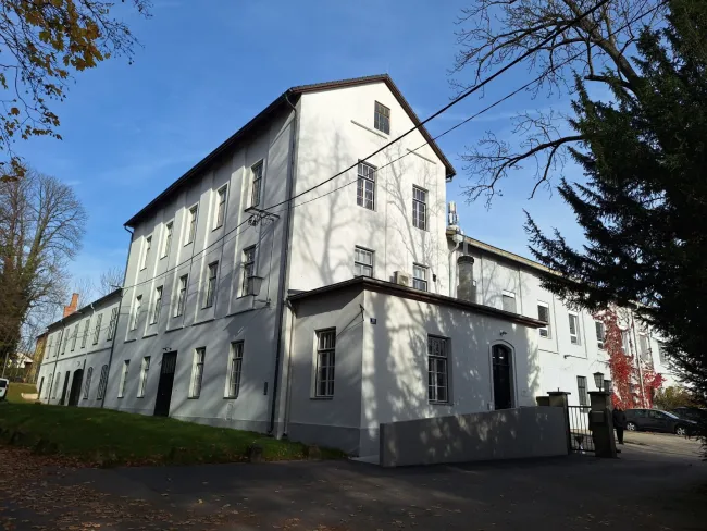 Stylische Büro- oder Praxisfläche in Ternitz, Ortsteil Pottschach zu vermieten - Titelbild
