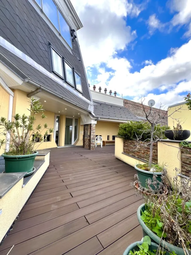 Hier bleiben keine Wünsche offen - Exklusive Maisonette mit 44m² Terrasse nahe Naschmarkt zu mieten! - Titelbild