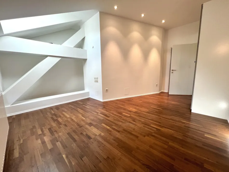 Hier bleiben keine Wünsche offen - Exklusive Maisonette mit 44m² Terrasse nahe Naschmarkt zu mieten! - Bild
