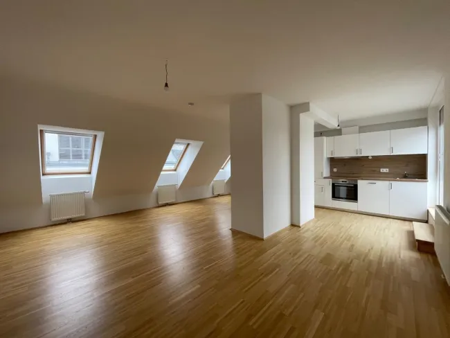 Ihre Sommer-Aktion: Halbe Provision bis Ende August - Frisch saniert - Lichtdurchflutete Dachgeschoss-Maisonette mit Terrasse - Bild