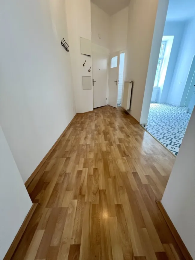 100m² Altbauwohnung: 3-Zimmer. 2 Bäder mit moderner Küche & Ausstattung - Bild