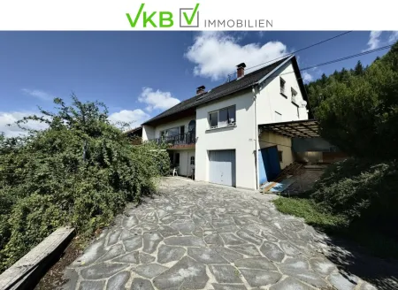 SCHLÜßLBERG | STRAßFELD: Idyllisches Zweifamilienhaus mit großzügigem, sonnigem Garten und beeindruckendem Fernblick!