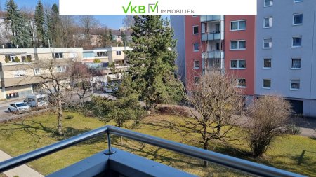 BESTLAGE FROSCHBERG – Stilvolles Wohnen auf 4 Zimmern mit Loggia und Garage