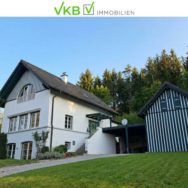 SEEWALCHEN AM ATTERSEE: Charmantes Wohnjuwel mit zusätzlichem Grundstück, Weinkeller & Doppelcarport in begehrter Attersee-Lage! - Titelbild