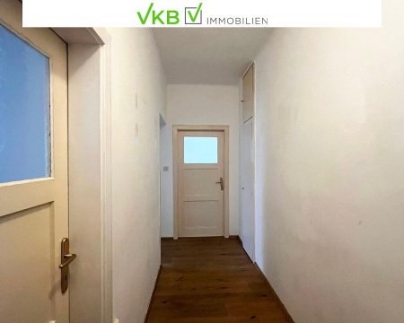 Helle und geräumige 3 - Zimmer Wohnung in guter Lage mit großzügiger Dachterrasse und Lift