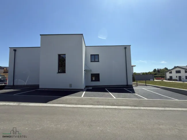 Große Neubaumietwohnung mit neuer Küche und Loggia! - Titelbild