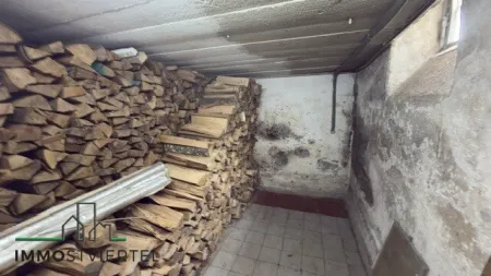 Holzlagerraum im Keller