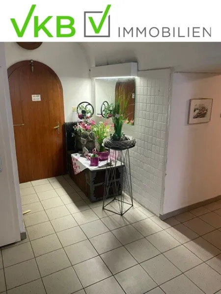 Voll eingerichtetes Kaffeehaus mit jahrzehntelangen Stammkunden im Zentrum Enns - Bild