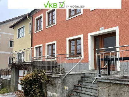 Vielseitig nutzbares Mehrfamilienhaus mit Entwicklungspotenzial in zentraler Lage!