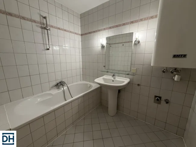 Bad mit Badewanne