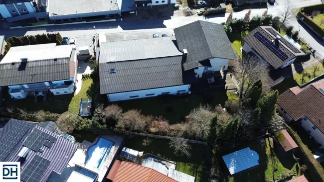 Vielseitiges Betriebsgelände mit Halle und Bürofläche sowie Wohnung in verkehrsgünstiger Lage in Eugendorf - Bild