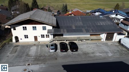 Vielseitiges Betriebsgelände mit Halle und Bürofläche sowie Wohnung in verkehrsgünstiger Lage in Eugendorf