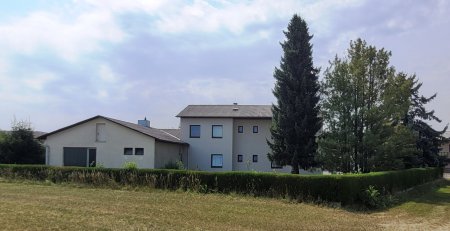 Vielseitige Gewerbeliegenschaft mit Büro- und Lagerflächen + 100m² Wohnung im OG