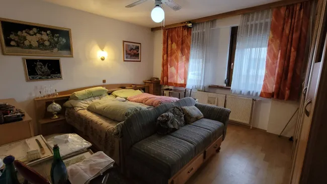 Einfamilienhaus mit Doppelgarage mit ausgebauter Dachgeschoßwohnung in Stratzdorf - Bild
