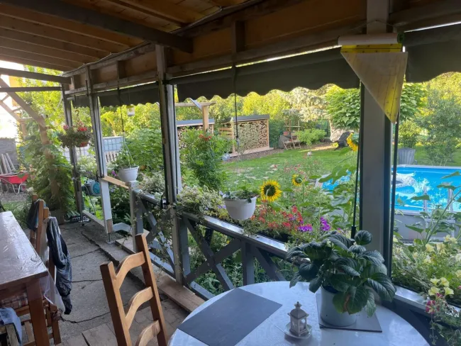 Liebevoll renoviertes Einfamilienhaus mit großen Lagerräumen und Scheune - Bild