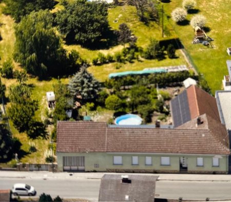 Liebevoll renoviertes Einfamilienhaus mit großen Lagerräumen und Scheune