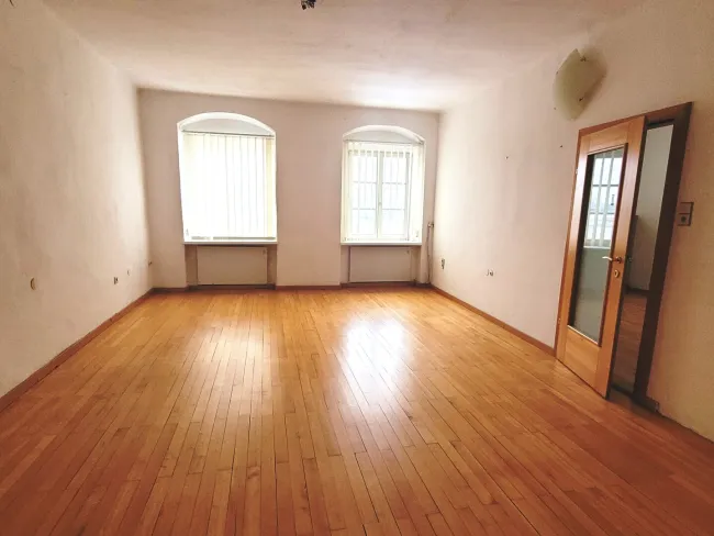 Große Praxis oder Büro im Ybbser Altstadtzentrum zu vermieten - Titelbild