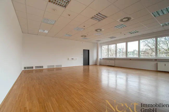 Büro-/Schulungsraum I | KI-generiert