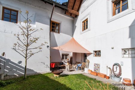 Wohnen mit Geschichte - charmante Altbau-Haus in Wels mit Schloss-Flair – stilvoll wohnen auf ca. 118 m²