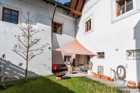 Wohnen mit Geschichte - charmante Altbau-Haus in Wels mit Schloss-Flair – stilvoll wohnen auf ca. 118 m²
