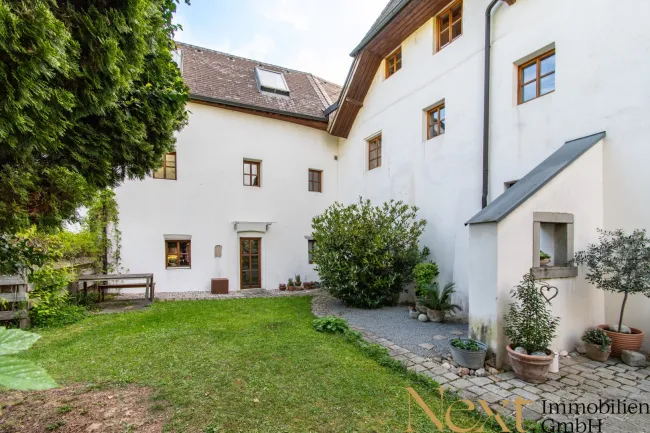 Wohnen mit Geschichte - charmante Altbau-Haus in Wels mit Schloss-Flair – stilvoll wohnen auf ca. 118 m² - Bild