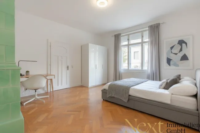Schlafzimmer III (KI möbliert)