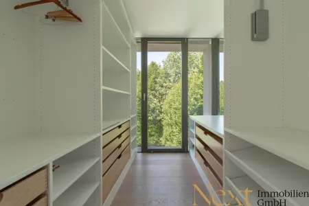 Begehbarer Kleiderschrank