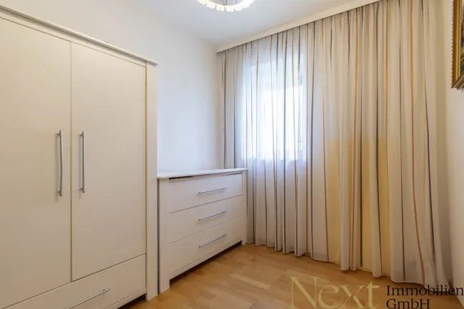 Schlafzimmer II EG