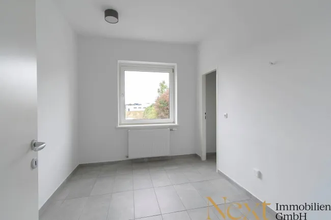Küche mit Abstellraum