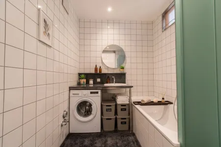 Badezimmer II (KI generiert)
