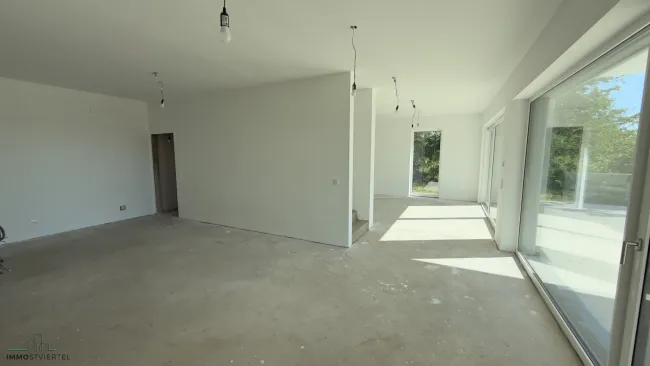 Einzigartige Neubauvilla mit Pool und herrlichen Donaublick! - Bild