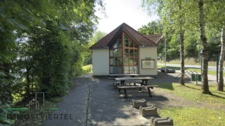 Außenbereich mit Blick zu Infostand