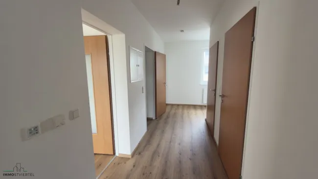 Große Wohnung mit Balkon in zentraler Lage in Ybbs! 1 Monat Mietfrei!! - Bild