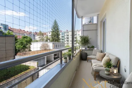 Balkon/Loggia (KI möbliert)