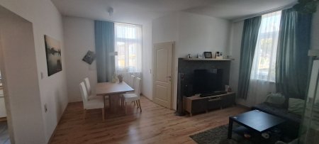 PRACHTVOLLER STILALTBAU, GEPFLEGTE ERDGESCHOSSWOHNUNG, BESTLAGE KORNEUBURG!!